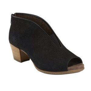 Earth Calgary Quebec Bootie with Perforated Leather Black Size 8.5